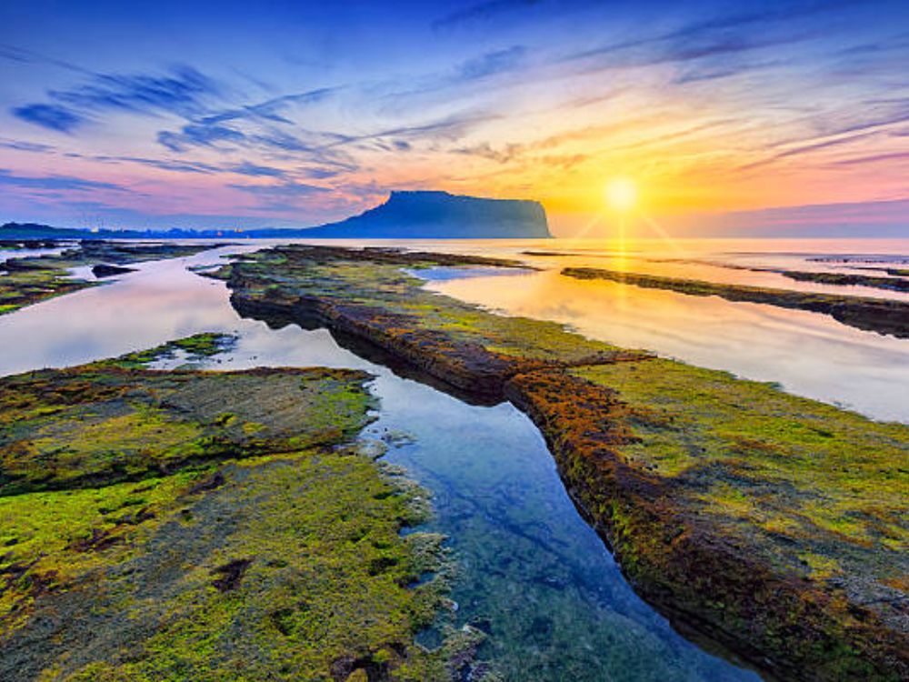 Imagem retrata a Ilha de Jeju parte do turismo na coreia do sul