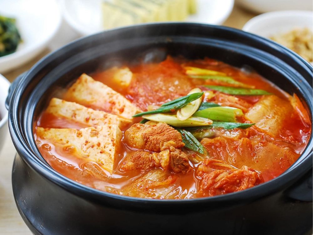 Kimchi Jjigae comida sul coreana que remete a um esopado de kimchi